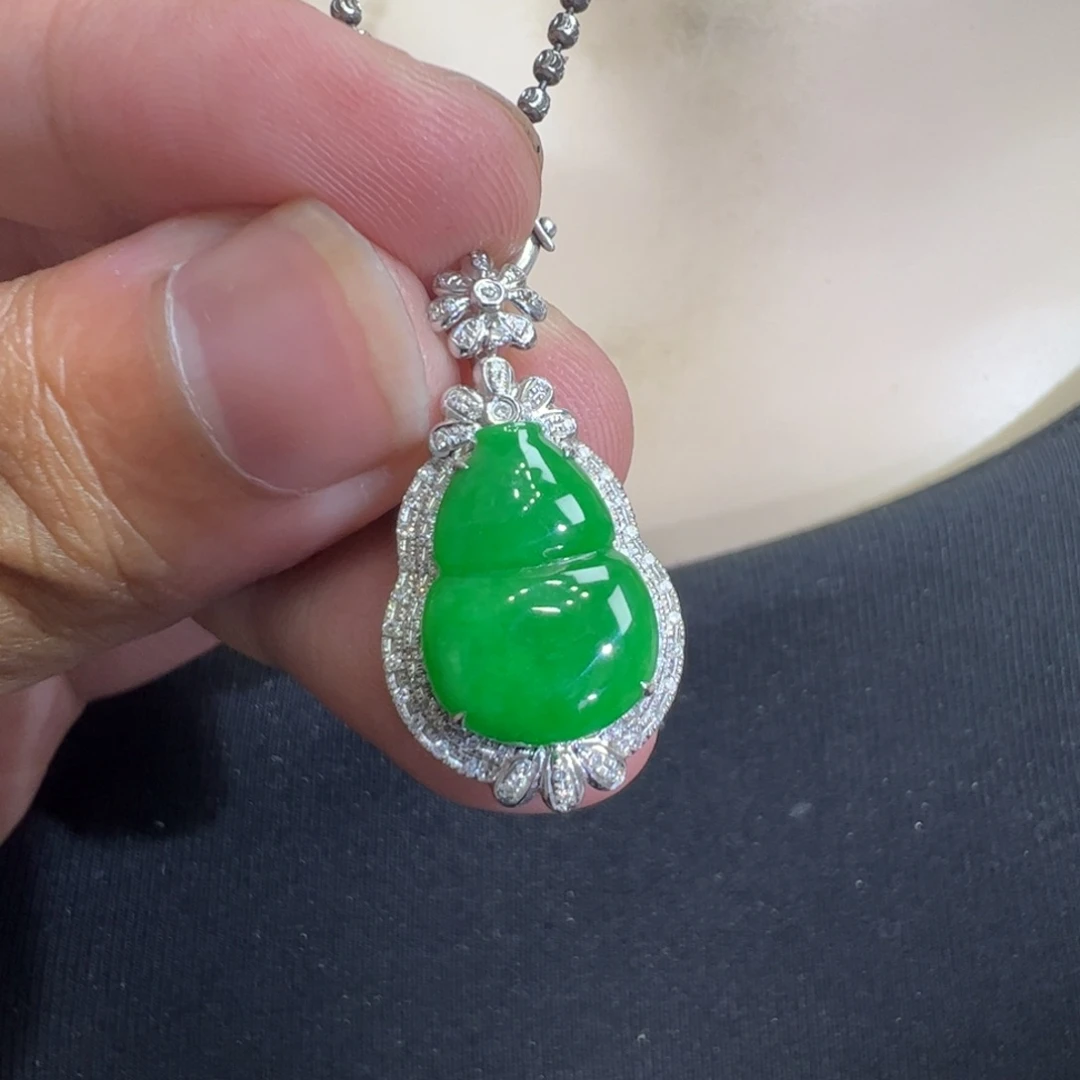 梅***制翡翠18K金镶嵌吊坠(不含链)