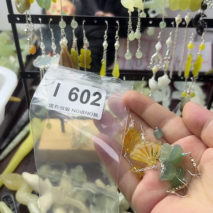 盈***盈蛇纹石玉合金发饰