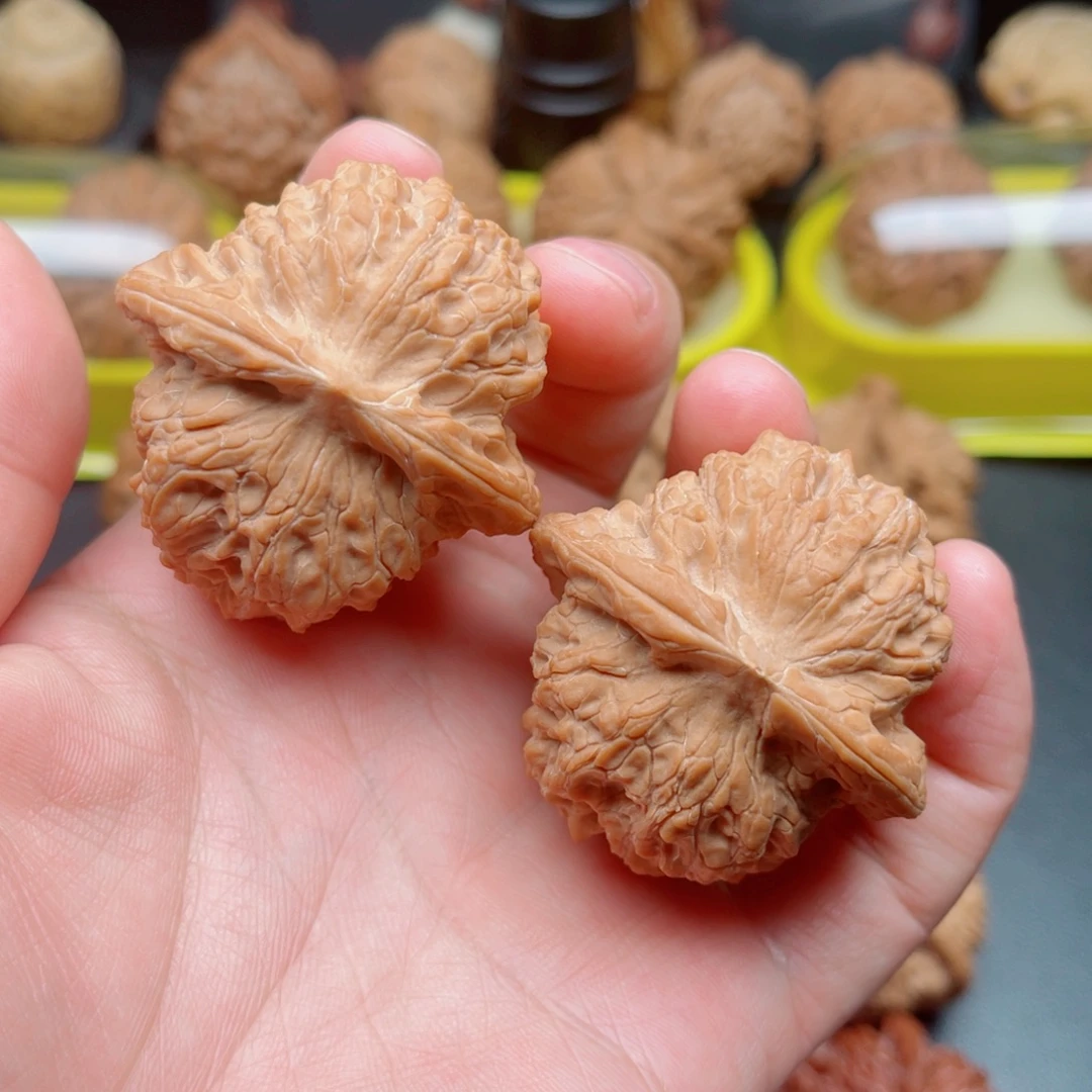 文玩核桃吊坠血麒麟狮子头44×43×39