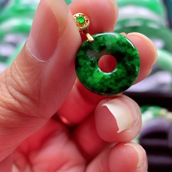 翡翠18K金镶嵌颈饰翡翠