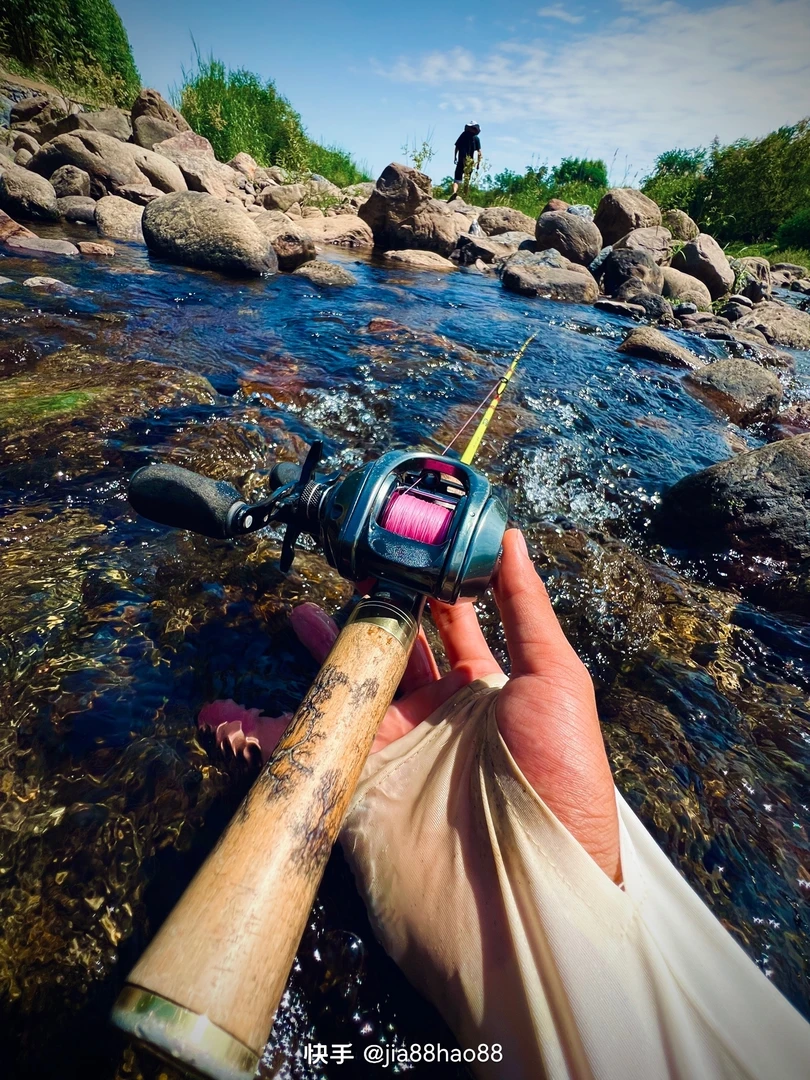 高端路亚尾货仓 以主播讲解为主