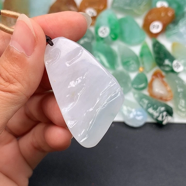 翡翠未镶嵌颈饰随型