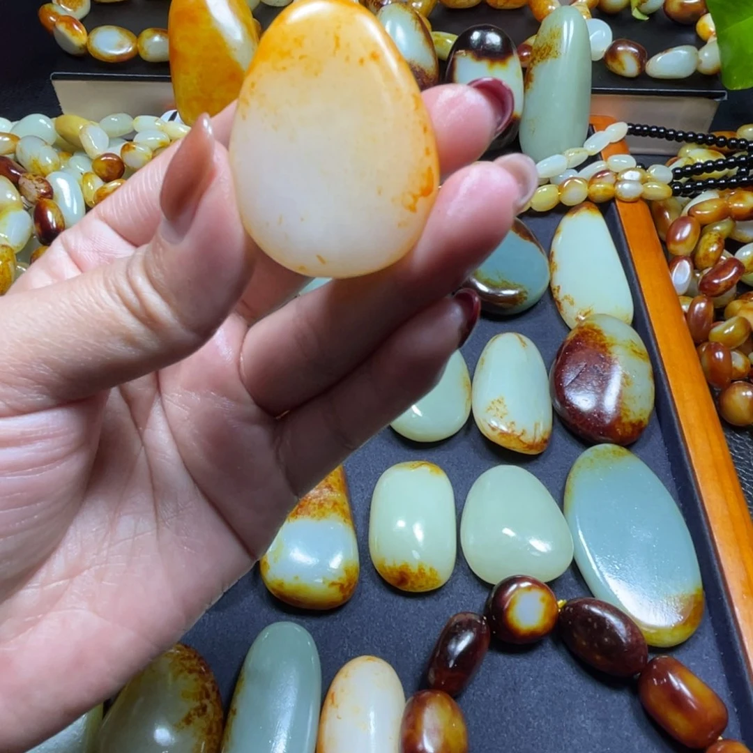 颈饰未镶嵌和田玉品*