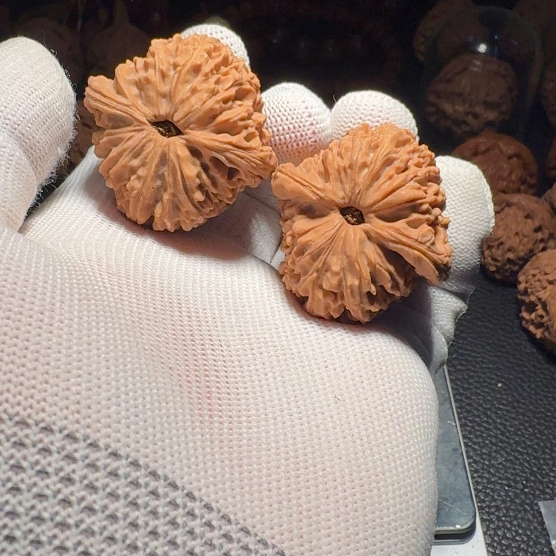 财***尖文玩核桃吊坠有色差有黄