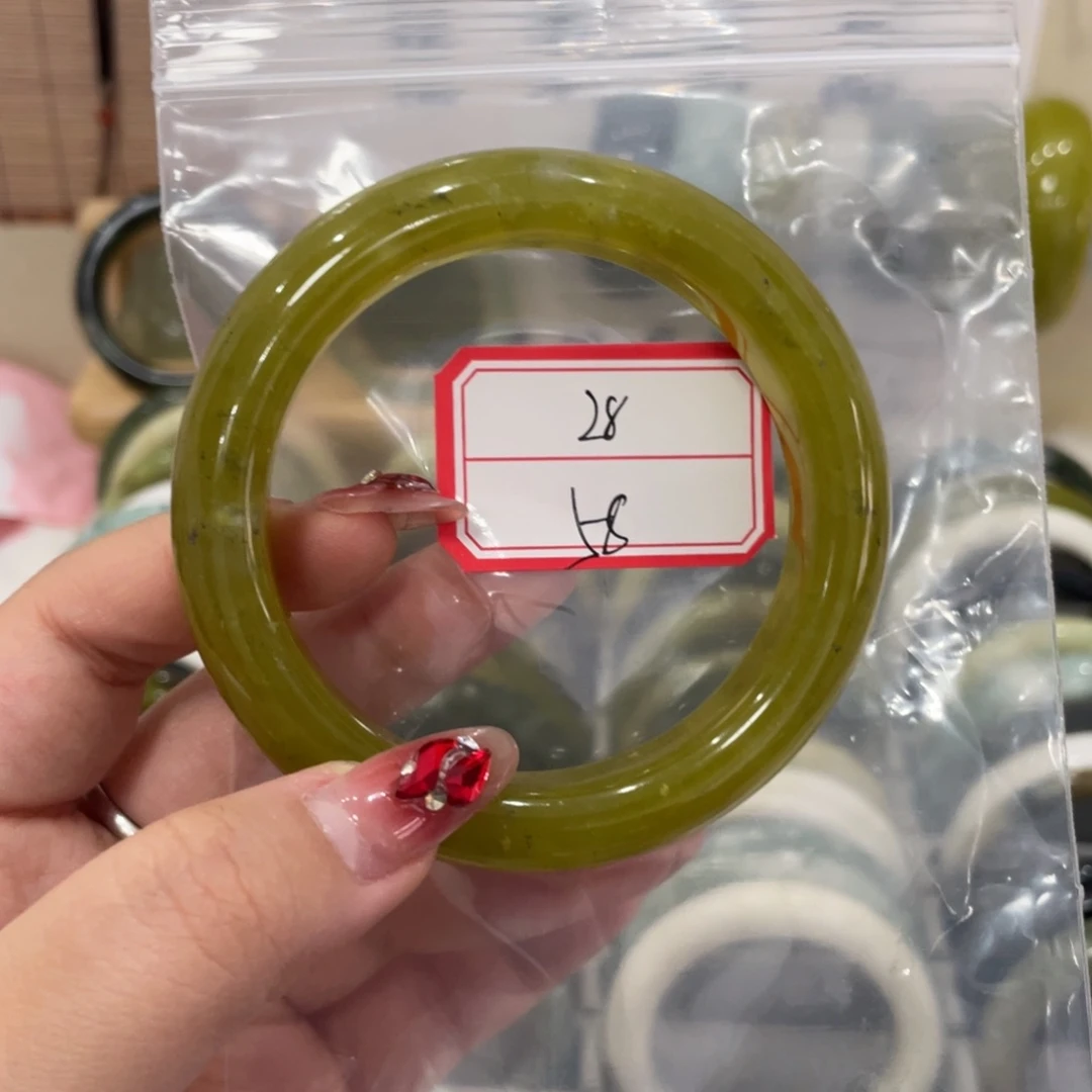 蛇纹石玉手镯未镶嵌