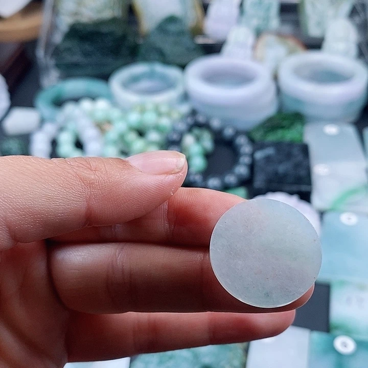 翡翠挂件未镶嵌翡翠