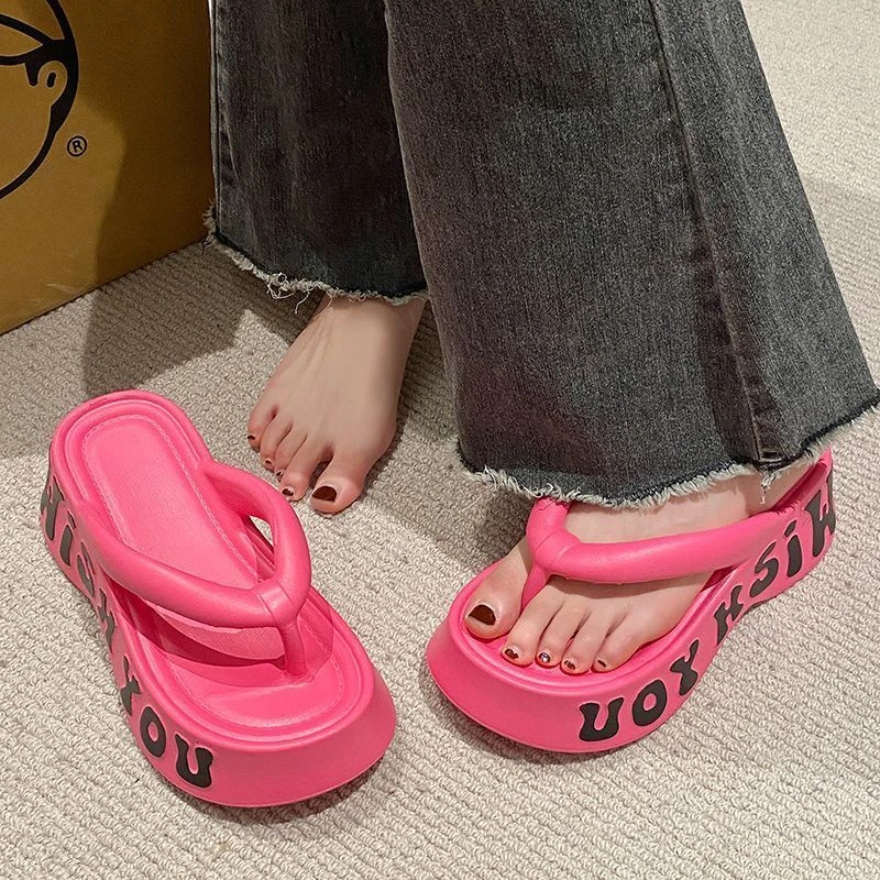 小可爱推荐字母夹脚拖鞋303