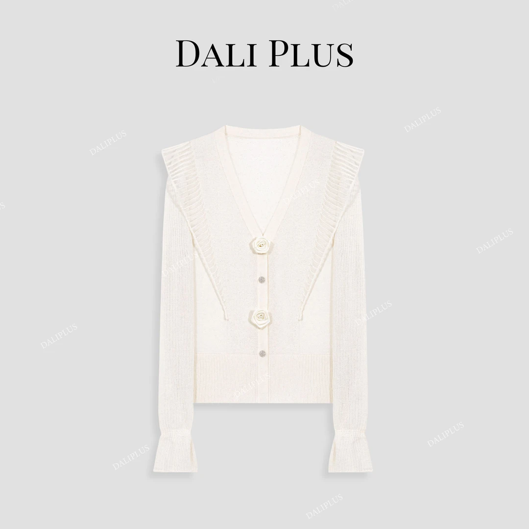 DALI PLUS法式设计感小飞袖山茶花纽扣针织绵羊毛开衫-D5CH4056