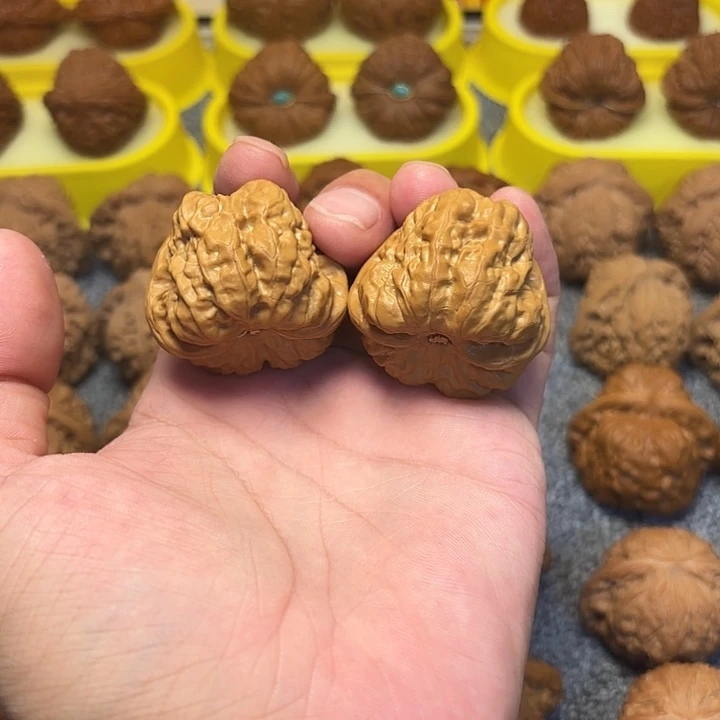 旭***哥桃核把件43蛤磨尺