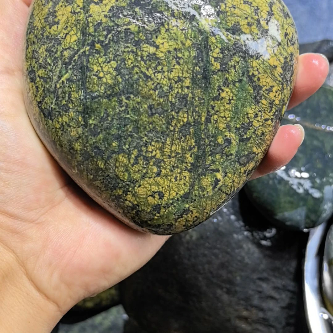龙***团有机玻璃藏玉药王石原石一个