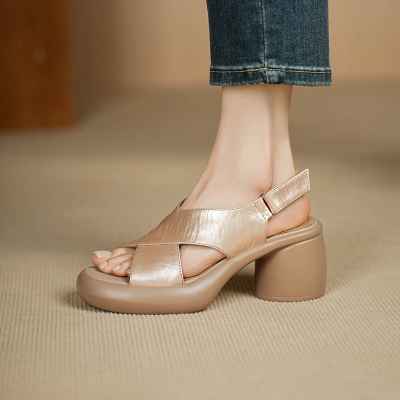 菓苒7cm粗跟高跟简约百搭气质交叉带露趾凉鞋女夏透气厚底真皮鞋