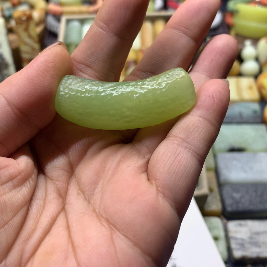 巴***市合金蛇纹石玉颈饰
