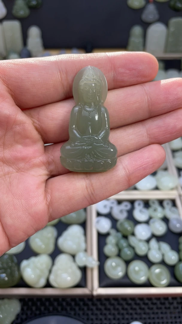 男士玉石吊坠和田玉上等正装观音气质精美雕刻时尚轻奢手工