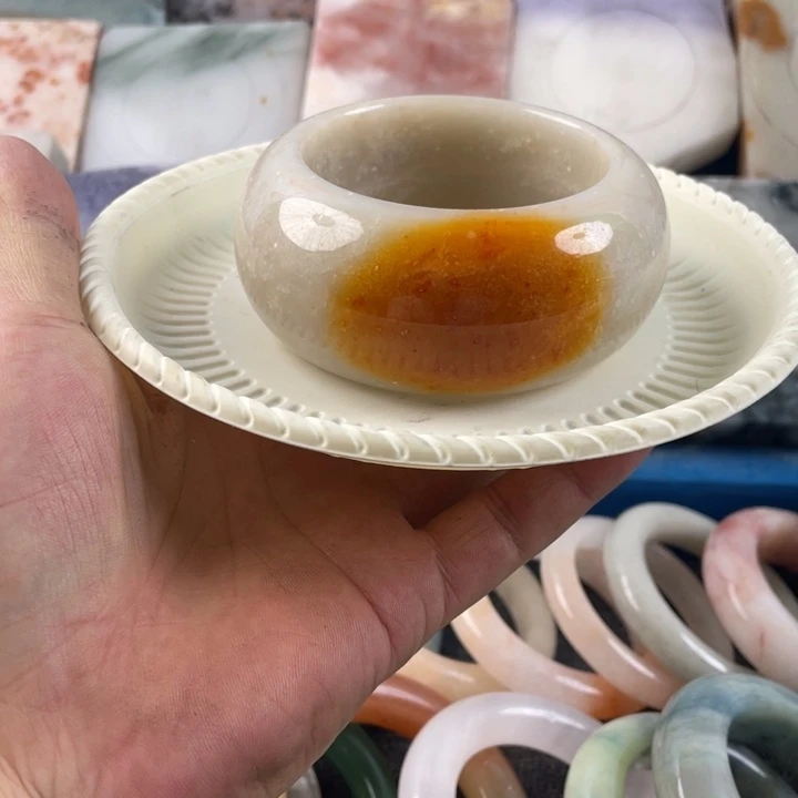 未镶嵌手镯石英质玉