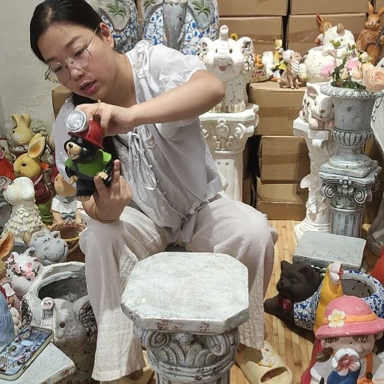 合成树脂树脂太阳能树挂小黑熊