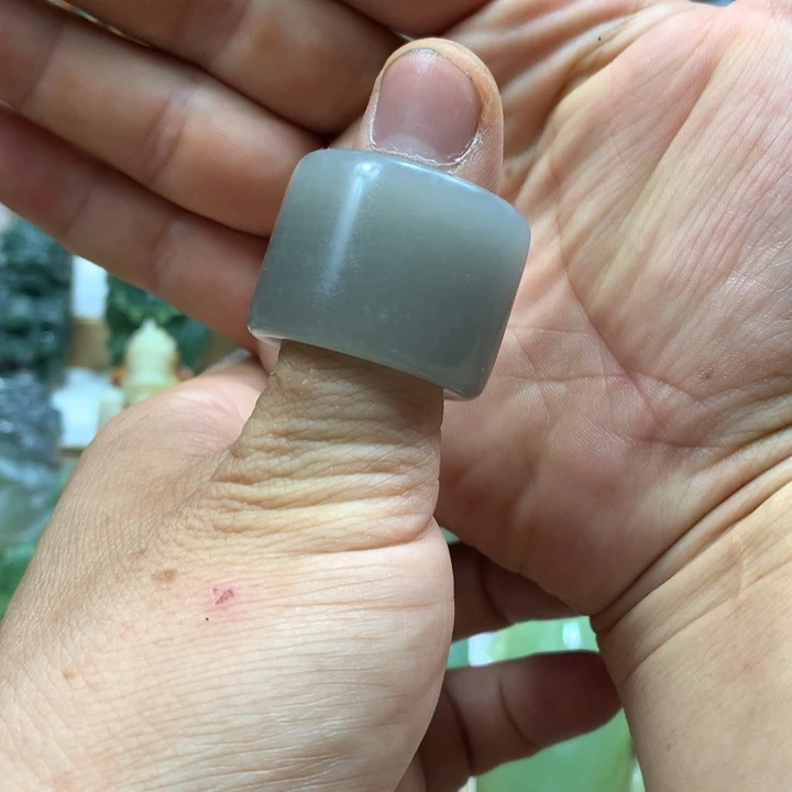 南***人蛇纹石玉未镶嵌手把件