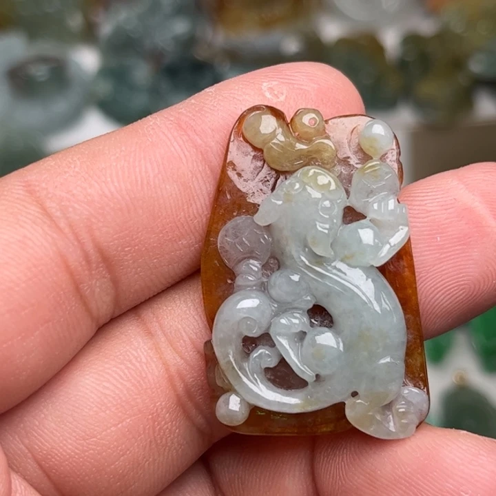 翡翠未镶嵌颈饰貔貅