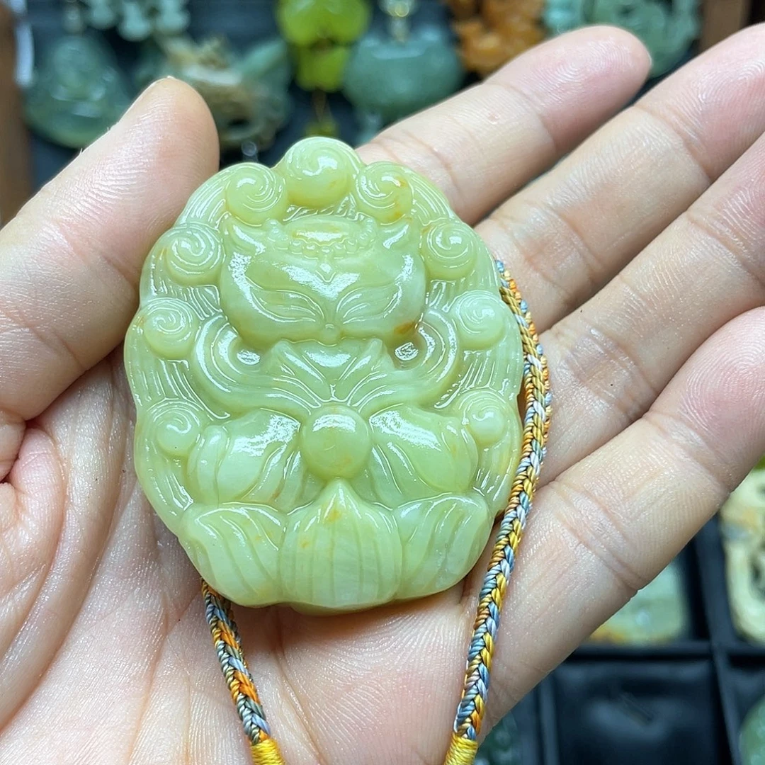 未镶嵌蛇纹石玉颈饰