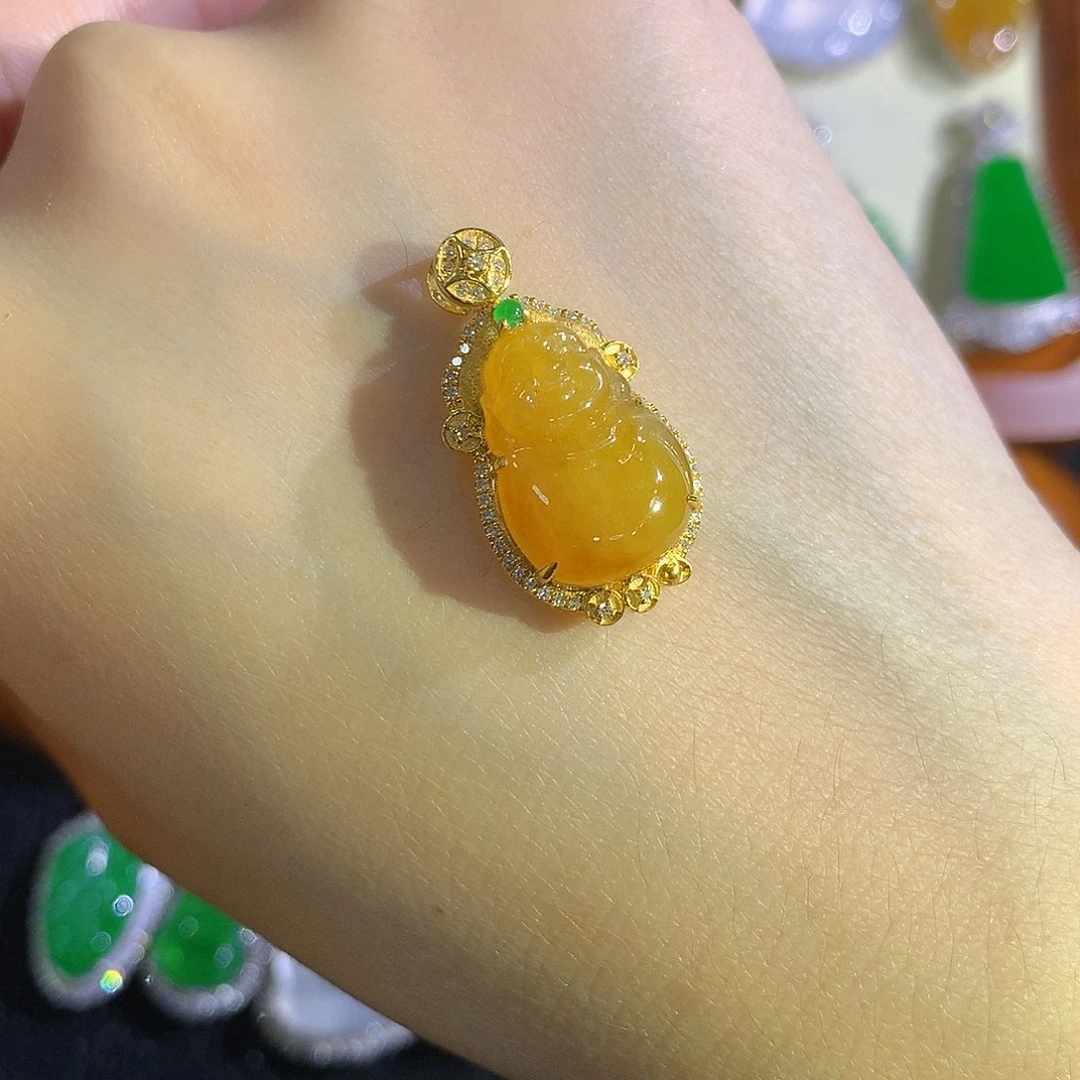 颈饰18K金镶嵌翡翠