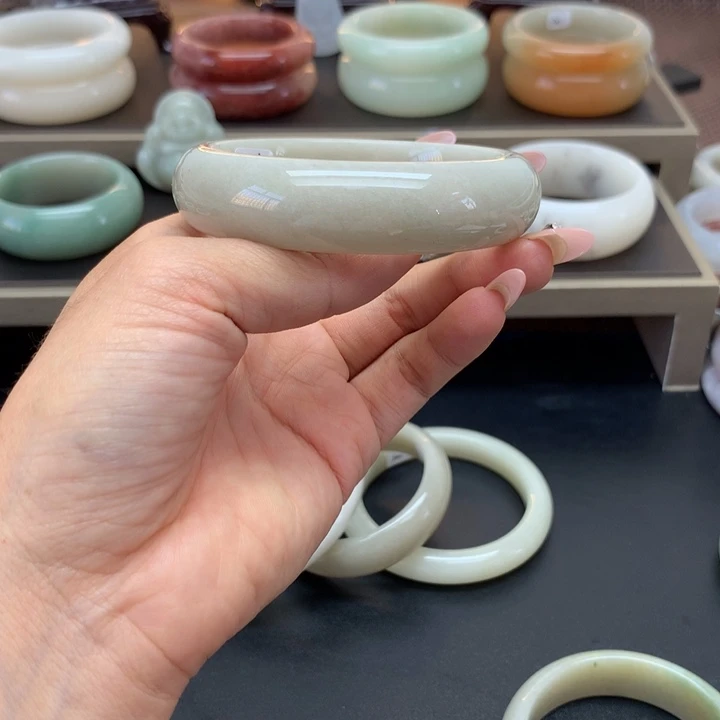 石英质玉手镯未镶嵌：**：60.7