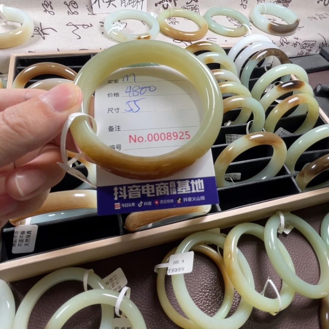 ←***m和田玉未镶嵌手镯