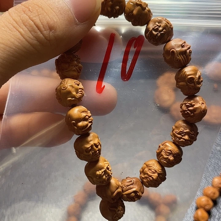 龙纹桃核雕刻瑕疵罗汉