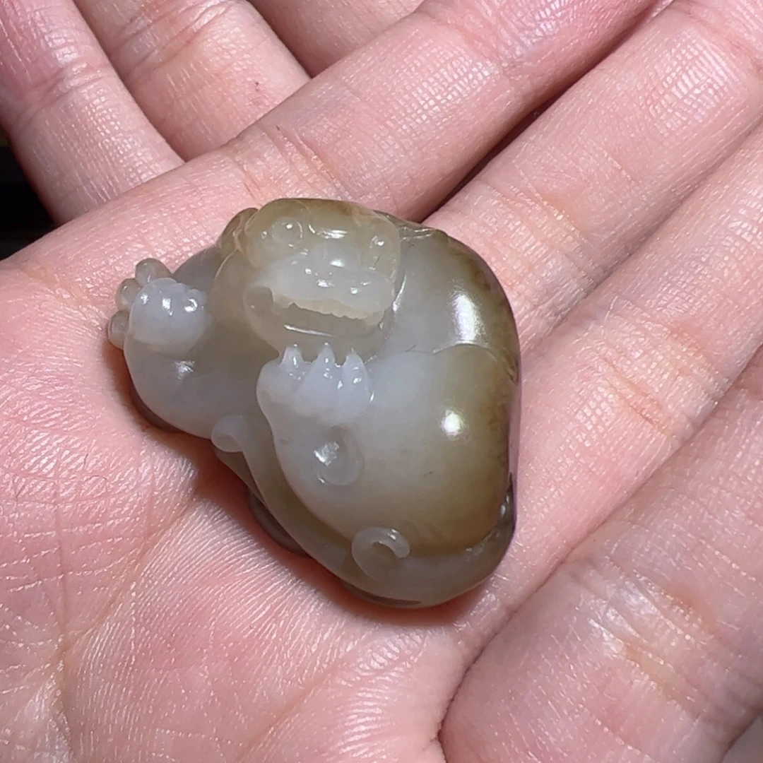 元***芳和田玉未镶嵌颈饰