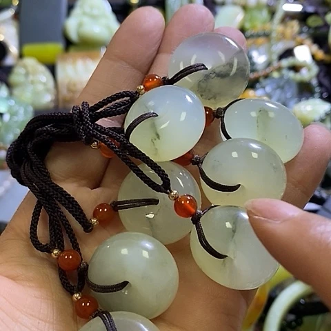 岫玉未镶嵌颈饰一多样性发货