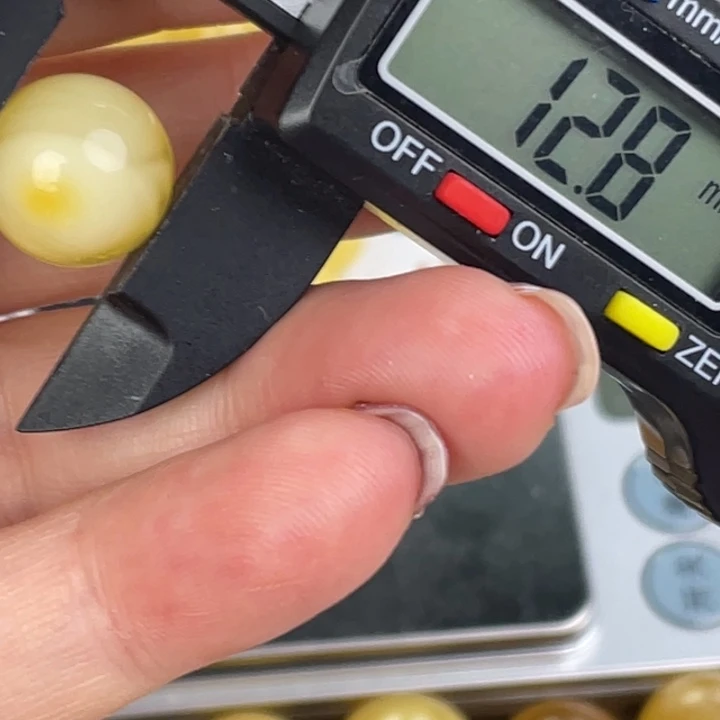 蜜蜡未镶嵌裸石67