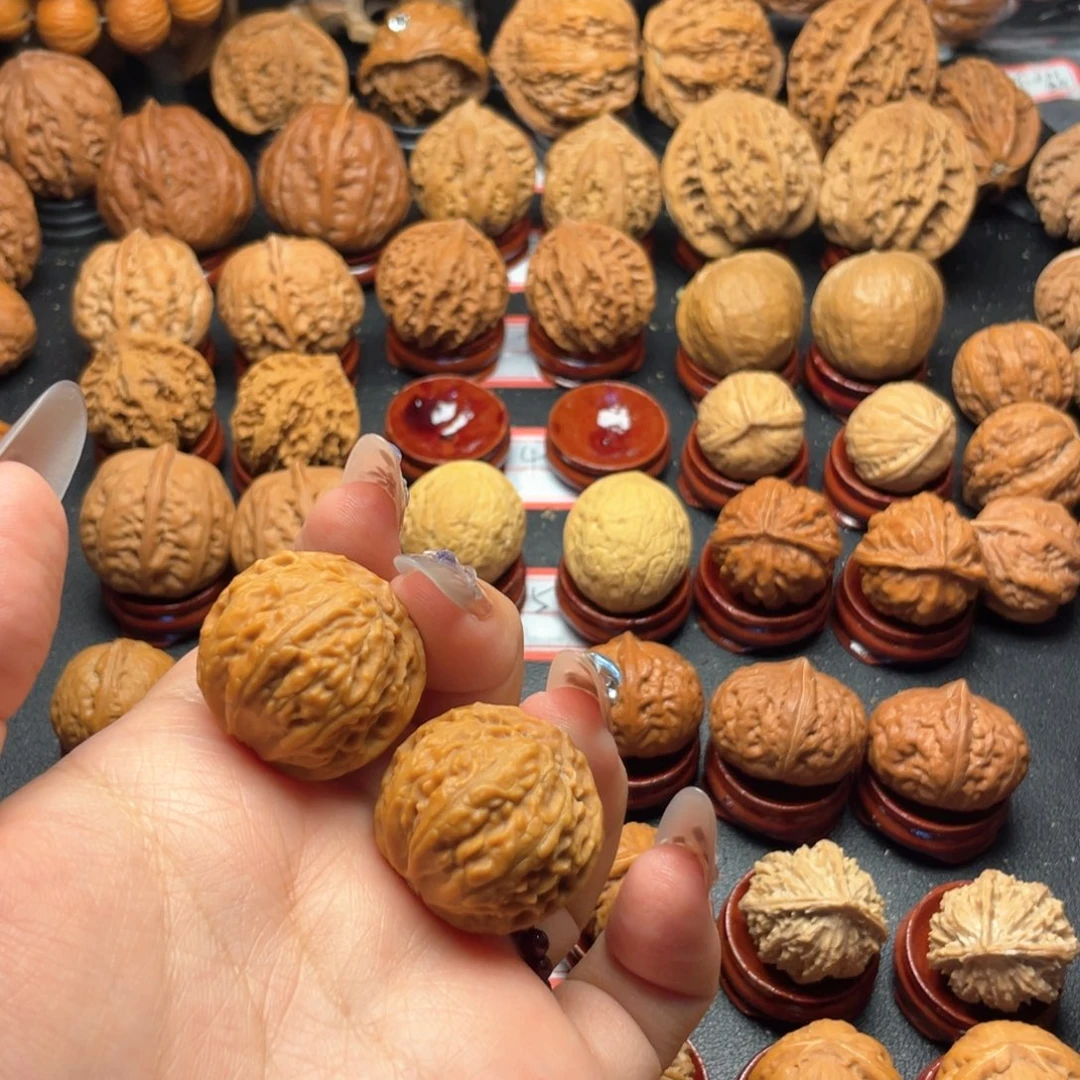 吕****核桃。核桃。核桃。核桃