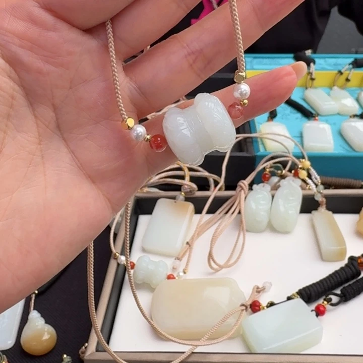 和田玉未镶嵌颈饰20