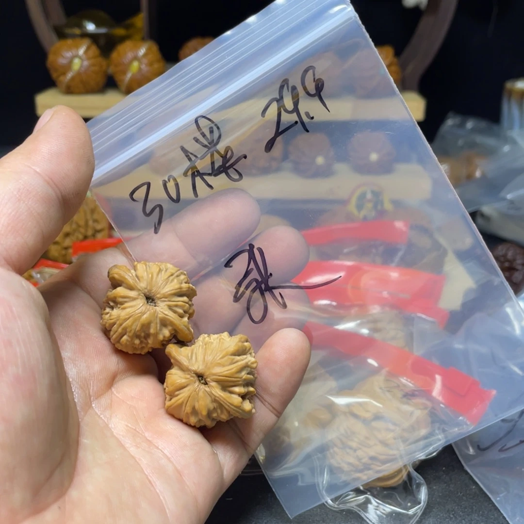 張***張文玩核桃把件四座楼