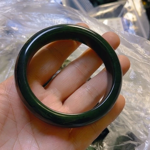 蛇纹石玉颈饰未镶嵌岐**穷