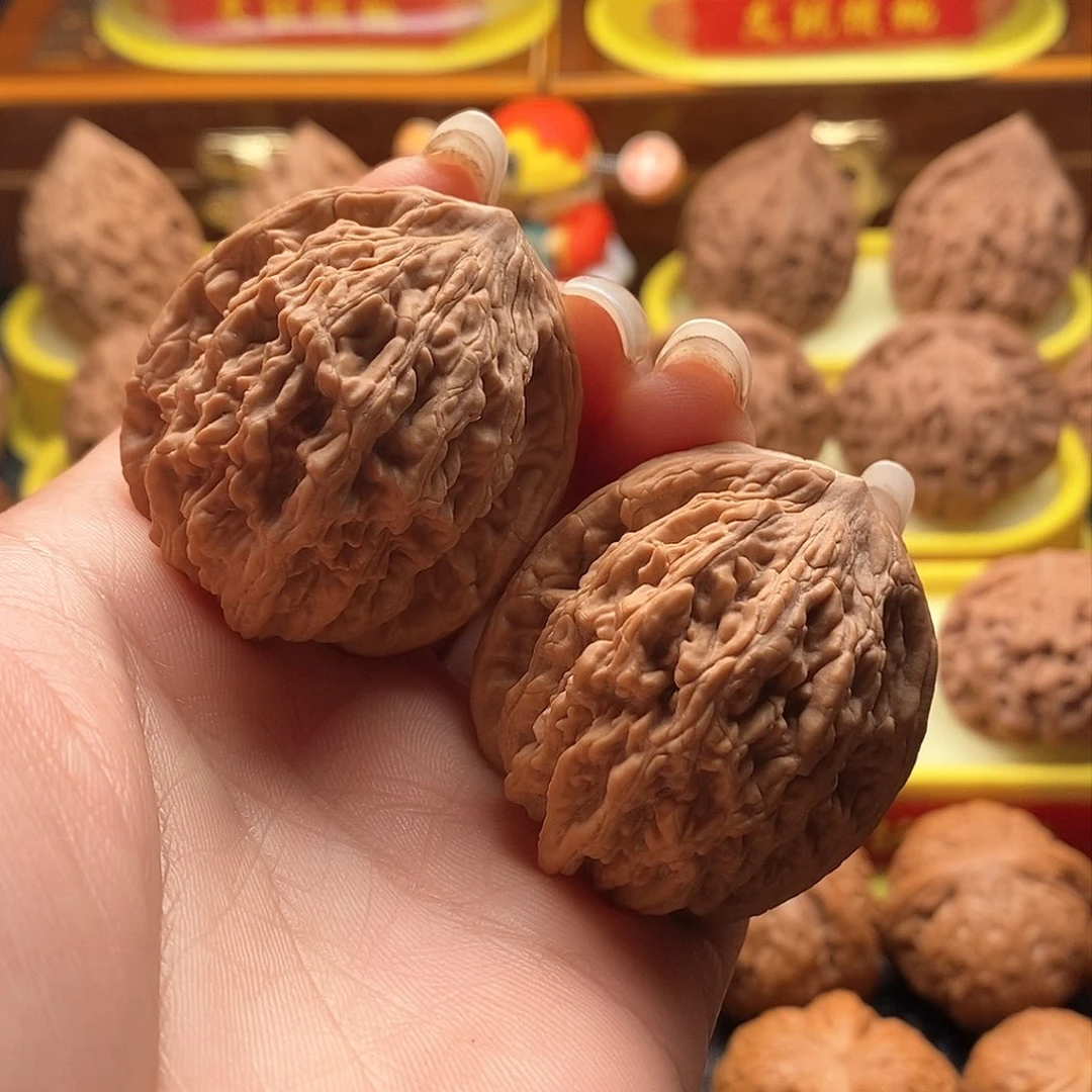 桃核把件38麦穗虎头。