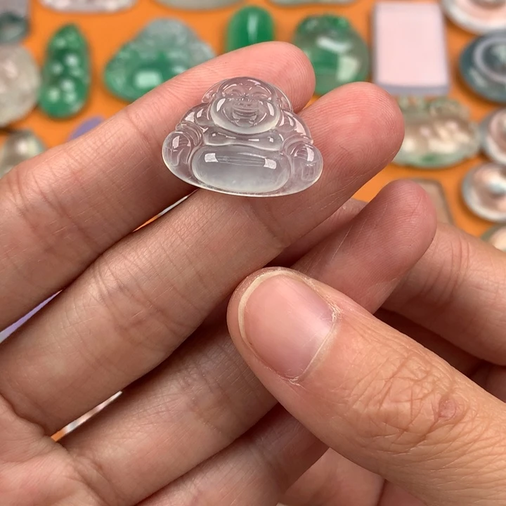 翡翠挂件未镶嵌….