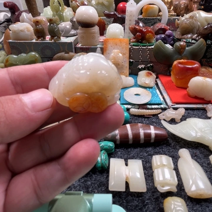 玉***来未镶嵌和田玉（糖玉）挂件