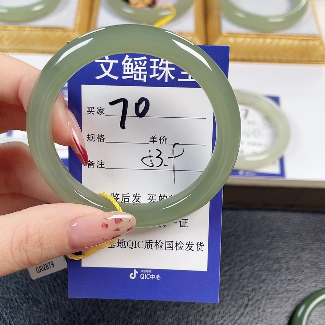 Y***学和田玉未镶嵌手镯