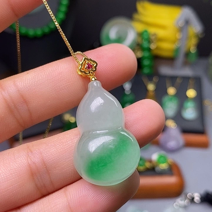 吊坠(赠链)未镶嵌翡翠