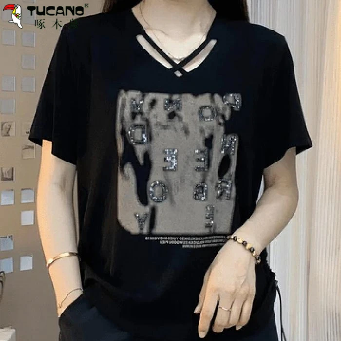 2025新款交叉V领字母烫钻百搭上衣时尚减龄休闲显瘦短袖洋气小衫