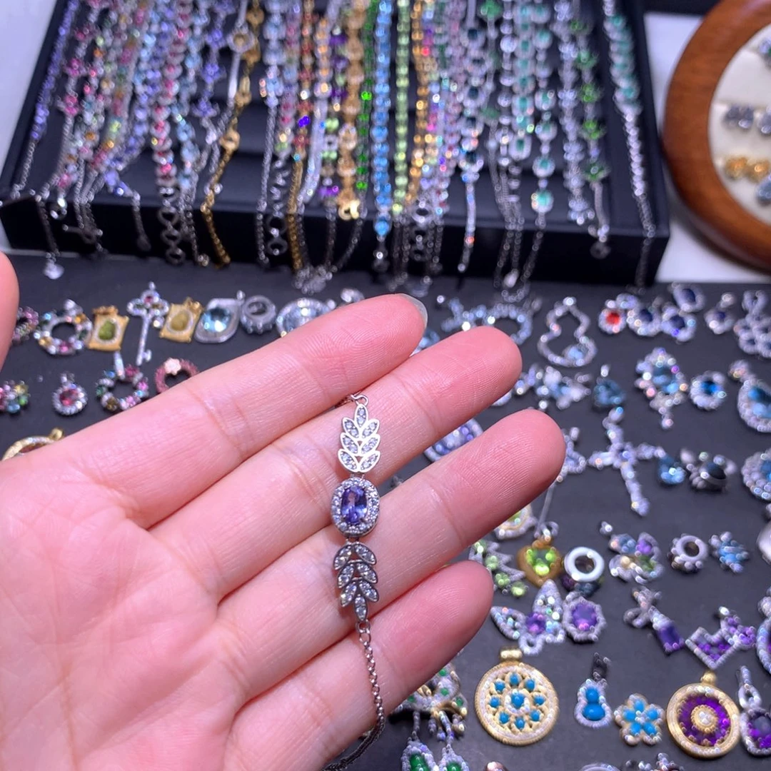 芝***枝银S925镶嵌坦桑石手链