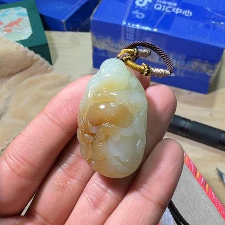 未镶嵌和田玉（糖玉）挂件