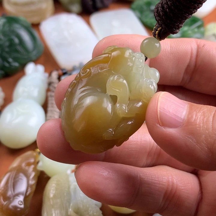 未镶嵌和田玉挂件