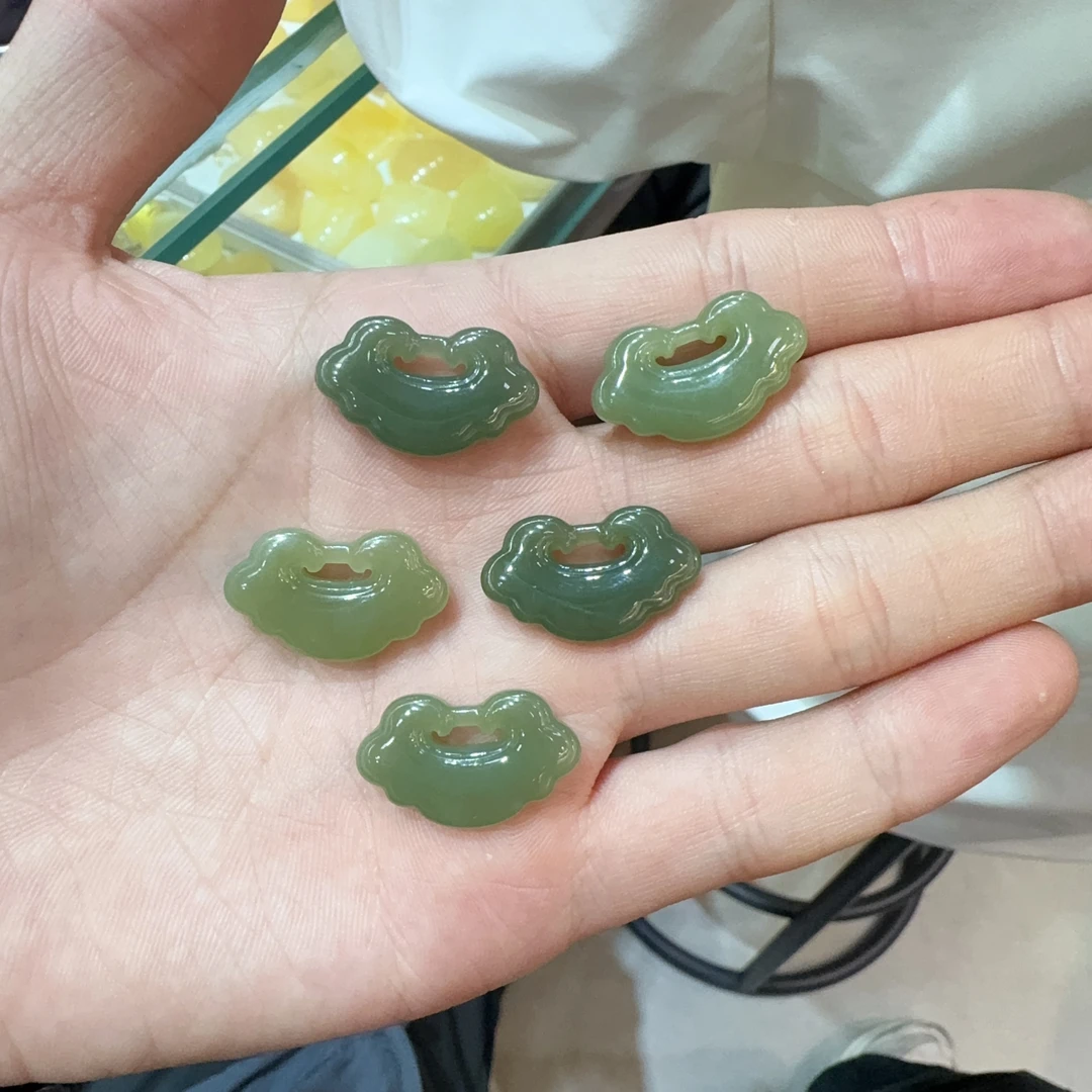 天然和田玉祥云如意锁吊坠约5*14*24mm多样性发其一颜色随机xy