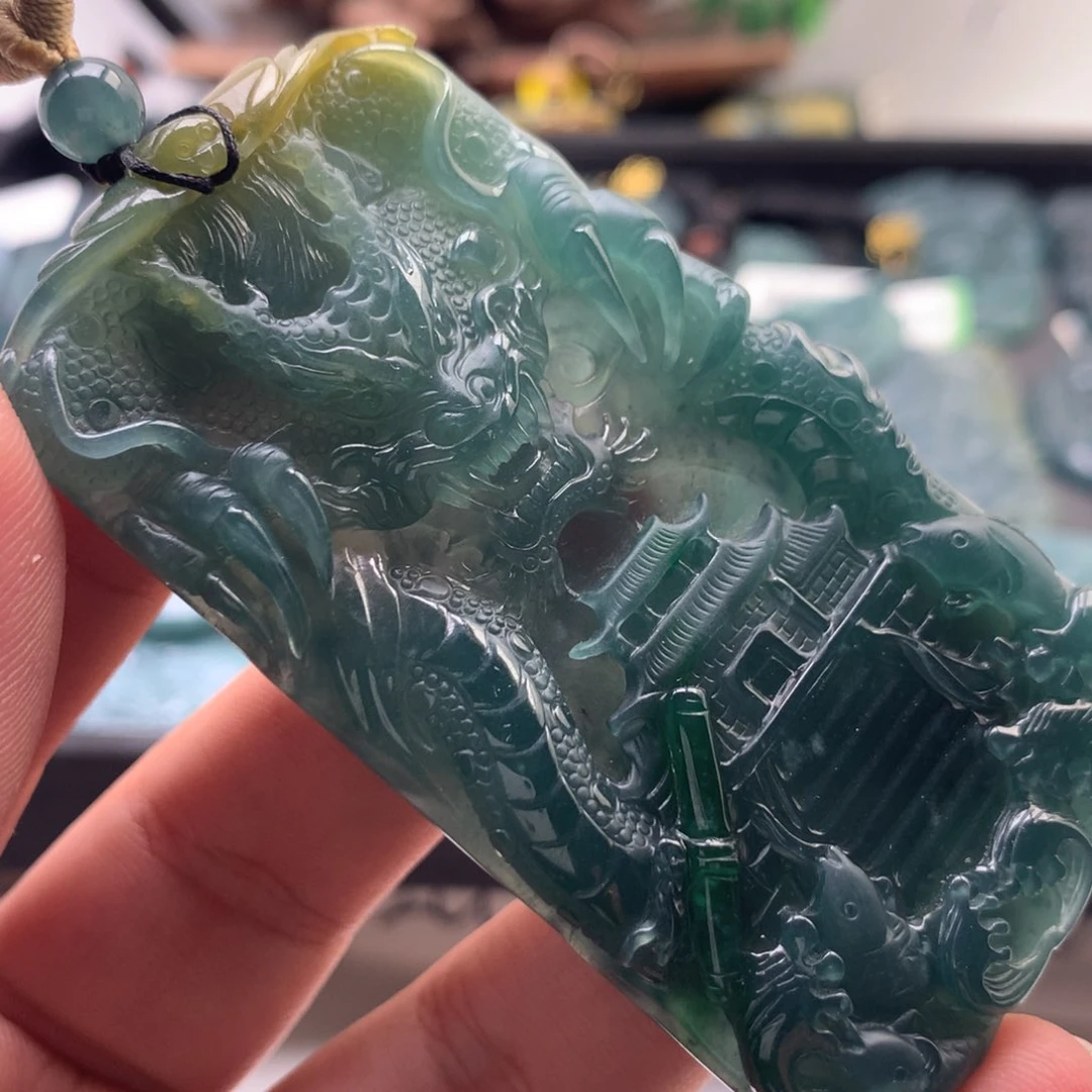 颈饰未镶嵌翡翠龙牌