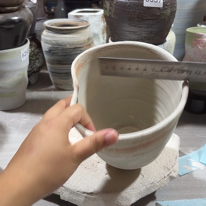 摆件高16，口15到13，有孔，7166