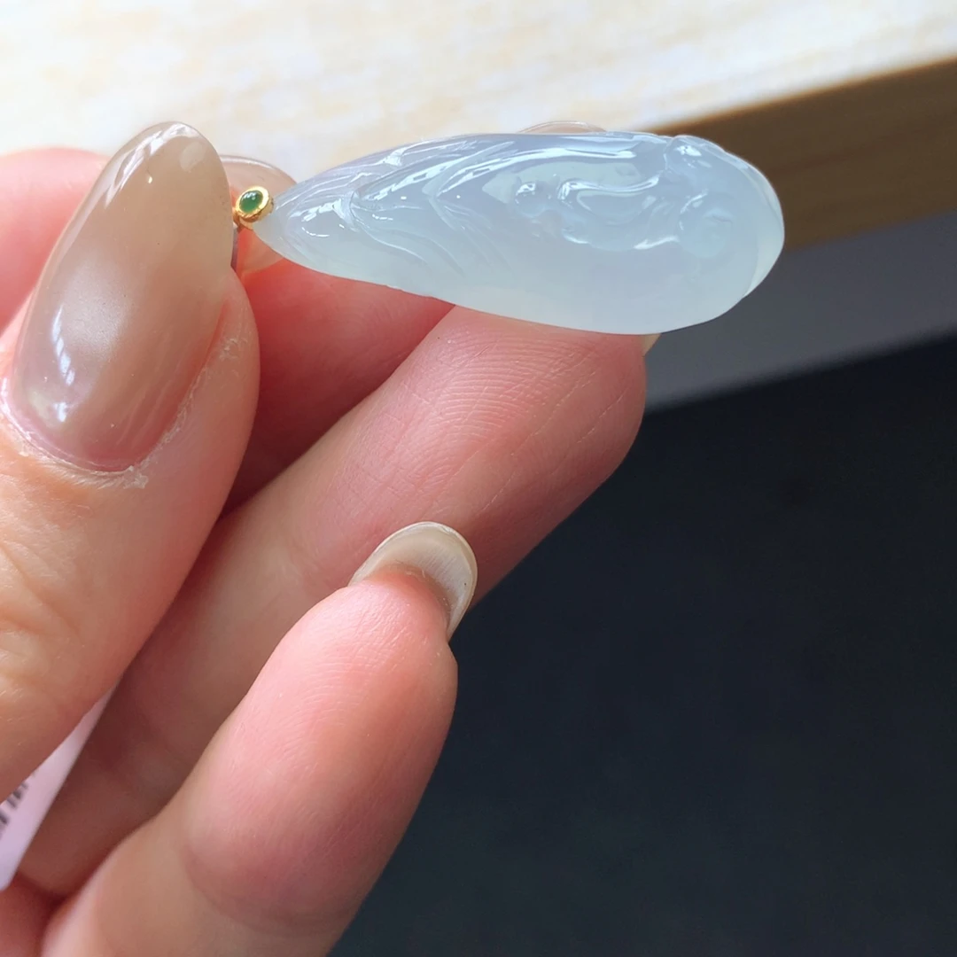 翡翠18K金镶嵌颈饰吊坠