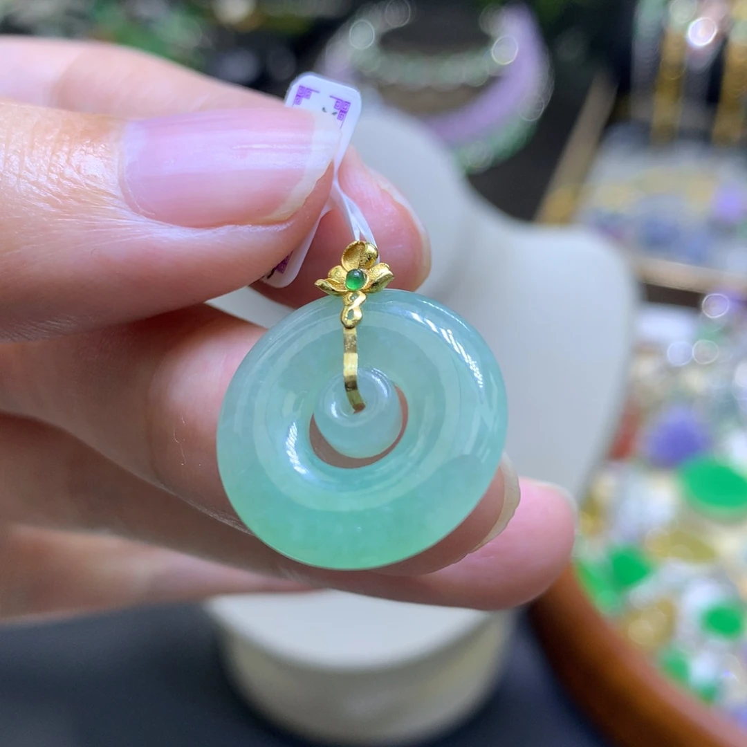 颈饰18K金镶嵌翡翠