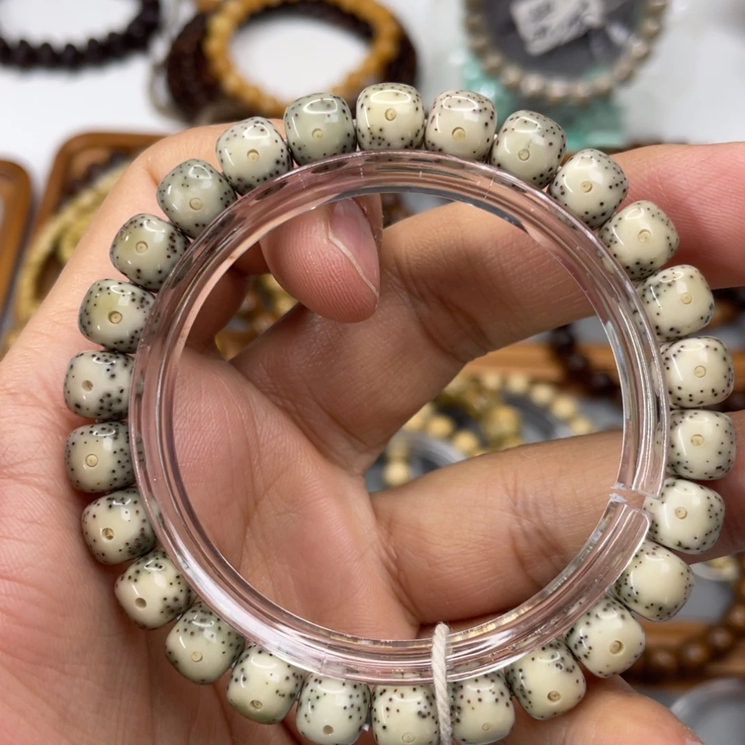 手串星月菩提9*8正月大留白石玉料糯冰