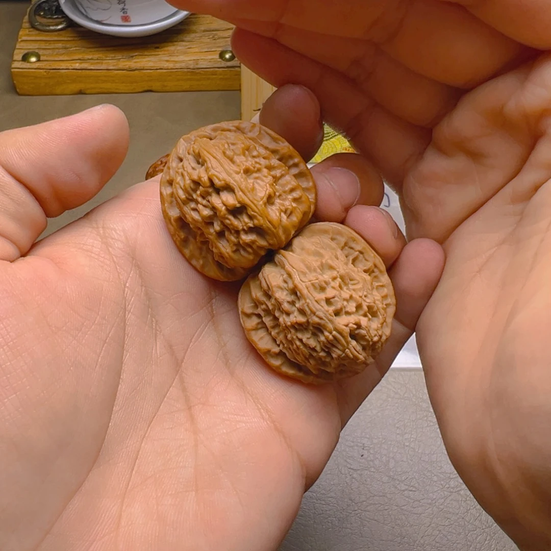 把件文玩核桃三角白