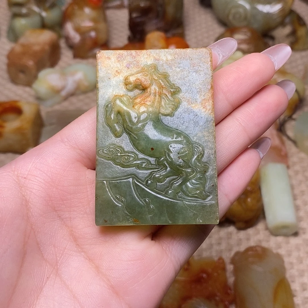 蛇纹石玉未镶嵌颈饰